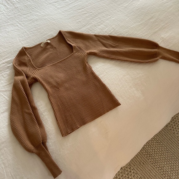 Camel Ribbed Long Sleeve Sweater - Picture 2 of 5